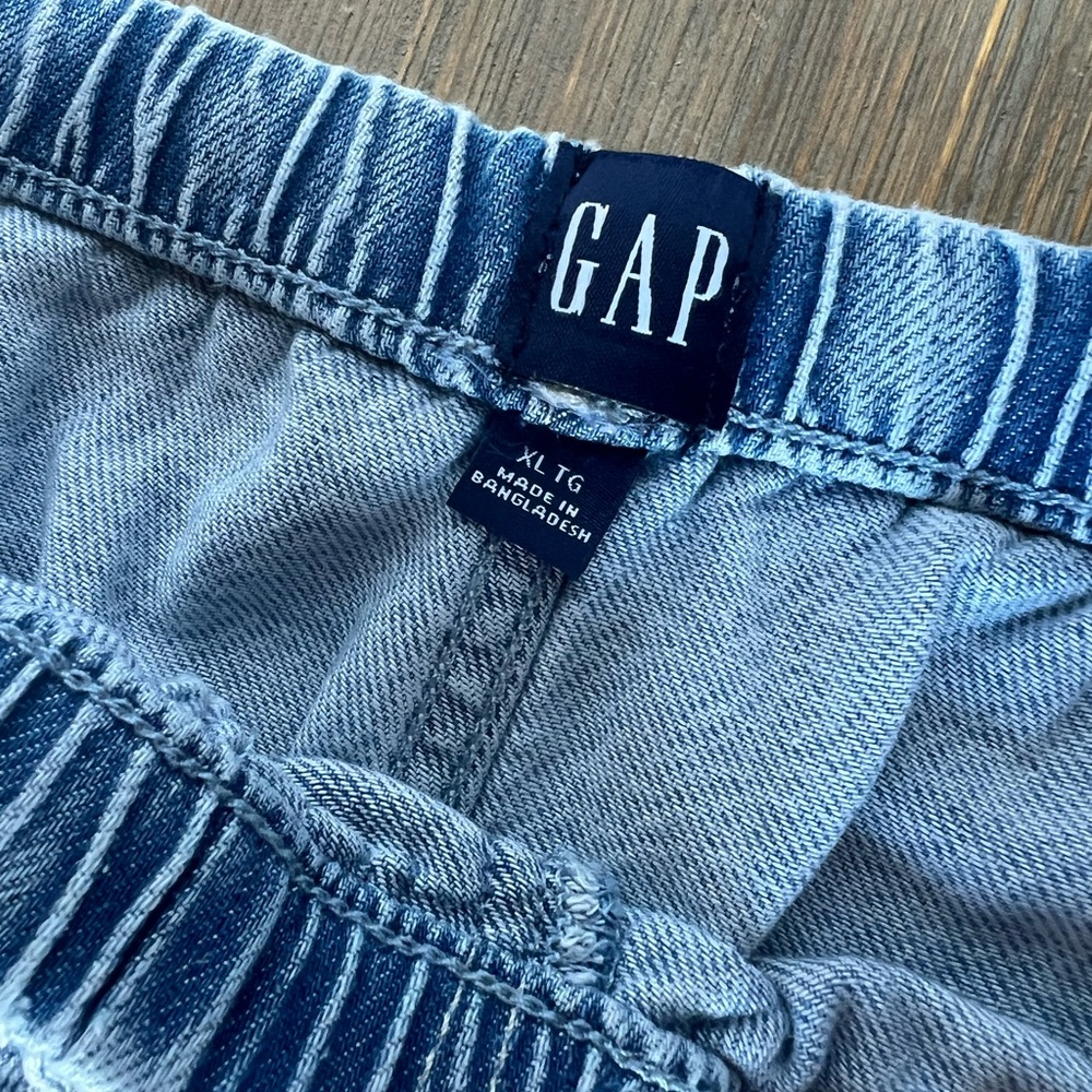 GAP Elastic Waist Jeans - Picture 2 of 8